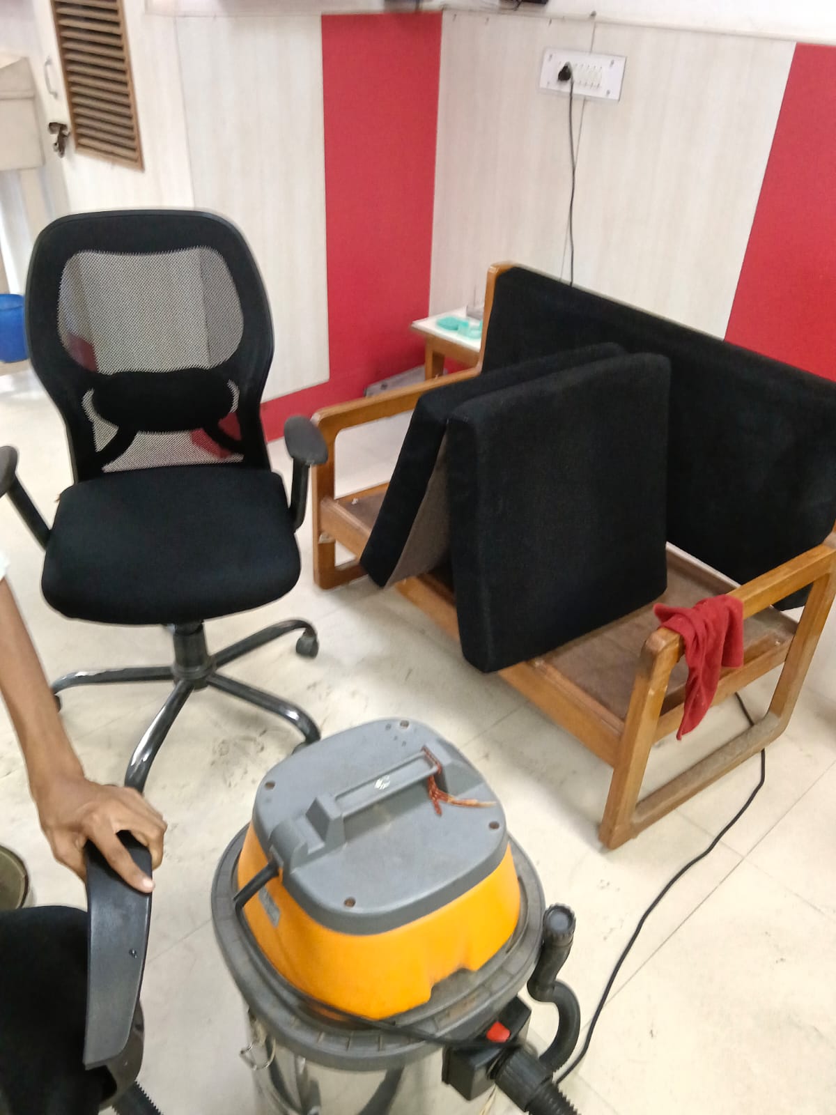 Sofa Deep Cleaning Service in Saharanpur - Call +91-7500778190